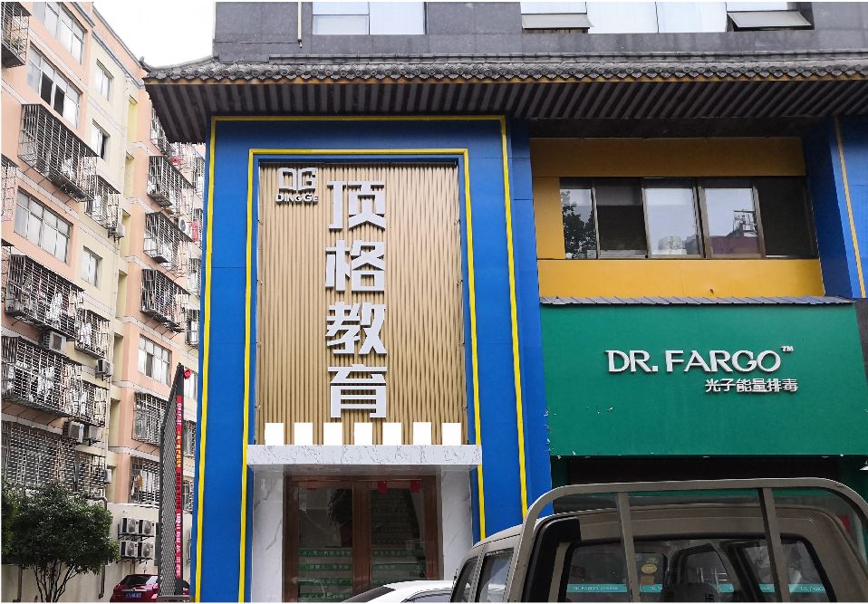 通江门头设计要符合门店特色。