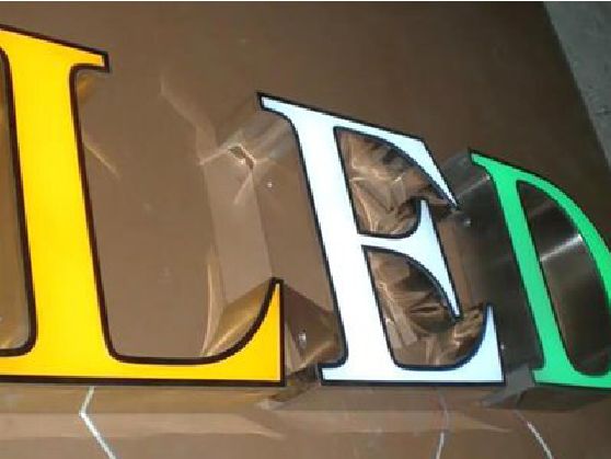 通江介绍LED招牌的基础知识。